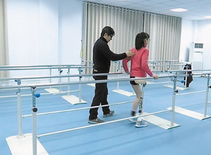 安裝小腿假肢價(jià)格需要花費(fèi)多少錢(qián)呢?(圖1)