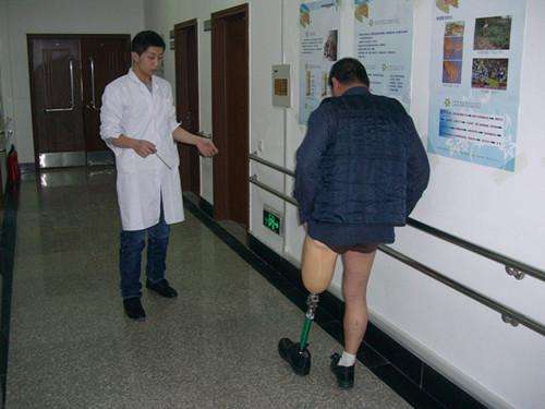 一具普通的假肢價(jià)格在多少范圍內(nèi)較合適?(圖1) 假肢價(jià)格